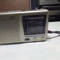 رادیوی جیبی قدیمی تمیز