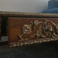 میز وسط برنز کار شده و بوفه برنز چوب