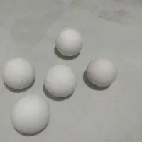 تاس قدیمی و تعدادی سنگ آسیاب اصل آزمایش شده|کلکسیون اشیاء عتیقه|رشت, دیلمان|دیوار