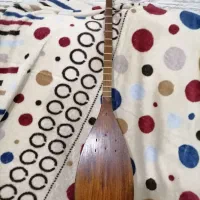 تنبور یک تیکه از چوب توت|سازهای سنتی|کنگاور, |دیوار