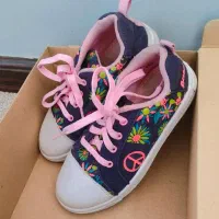 دو عدد کتونی سایز ۳۰ در حد نو و سالم و بسیارر تمیز|کفش و لباس بچه|تهران, پردیسان|دیوار