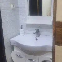 روشویی کابینتی همراه با آینه و باکس در حد نو