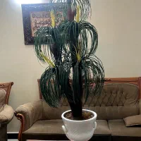 گلدان بزرگ مصنوعی