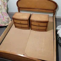 تخت دو نفره و کنارتختی. میفروشم پول نیاز دارم