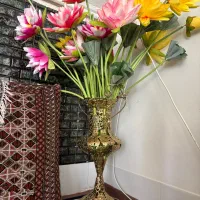 گلدان برنز و وسایل تزئینی کاملا تمیز