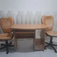 میز کامپیوتر و۲عددصندلی چرخدار