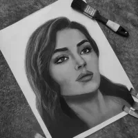 نقاشی چهره سیاه‌قلم با تخفیف شب یلدا