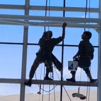 کاردرارتفاع عایق بندی نانو نما پیچ ورولپلاک سنگ