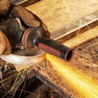 استخدام سنگ کار  و رنگ کار