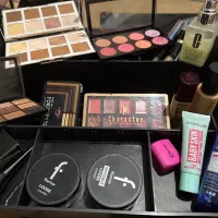 لوازم میکاپ و کیف لوازم