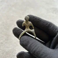 مجسمه مفرغی کهنه