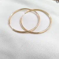 یک لنگه گوشواره حلقه ای گم‌شده