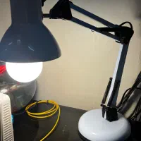 چراغ مطالعه در حد نو است