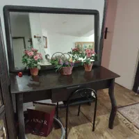 فروش دو عدد میز آرایشگاه با آینه