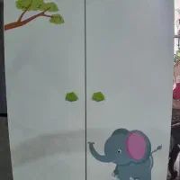 سرویس. تخت نوجوان آپادانا فیلی