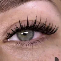 مژه کار و ناخن کار حرفه‌ای