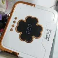 یووی و زیر دستی ناخن