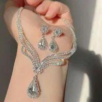 گردنبندو تاج عروس و ریسه