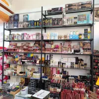 به دو خانم فروشنده زیر 30سال