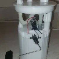 پمپ بنزین کیا ریو نو داخل جعبه و چراغ خطر عقب راست