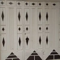 دو عدد درب حیاط و مغازه