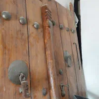 درب قدیمی|کلکسیون اشیاء عتیقه|کرمان, |دیوار