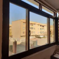 پنجره های آلومنیمی با شیشه های دوجداره و رفلکس