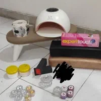 تعدادی وسایل کار ناخن بفروش میرسد