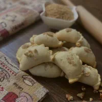 قبول سفارش شیرینی سنتی قطاب و‌..