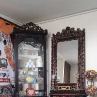 بوفه چوبی و یک عدد آینه با میزش در حد نو