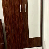 تخت و کمد ایینه و میز ارایش|تشک تختخواب|لاهیجان, کوی آزادگان|دیوار