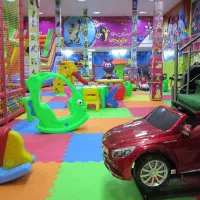 منشی و مربی خانه بازی