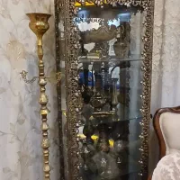 ویترین اصل برنج نو با آینه و میز و شمع دان|بوفه، ویترین، کنسول|تهران, علیآباد|دیوار