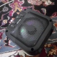 اسپیکر سالم کم کارکرده در حد نو با شارژر