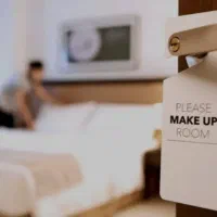 استخدام نیروی خدمات آقا در هتل آپارتمان