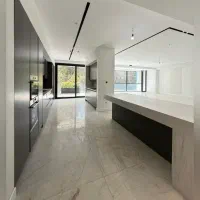 یاسر ۱۷۰متر مدرن‌تکواحدی ۲پارکینگ سندی