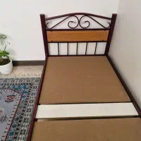 تخت یکنفره فرفوژه زرشکی