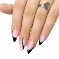 کاشت ناخن برای ده نفر اول فقط ۳۰۰