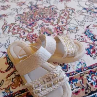 یک جفت صندل|کیف، کفش، کمربند|قشم, |دیوار