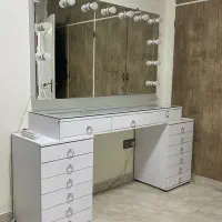 میز میکاپ و تجهیزات میکاپ‌کار