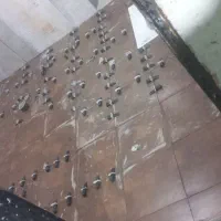 کارگر ساده برای کاشی کاری