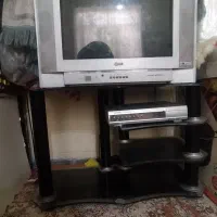 تلویزیون با میز و دستگاه