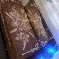 تخت خواب تک نفره هالوژن دار چوب گردو تاج دار|تخت و سرویس خواب|تهران, زنجان جنوبی|دیوار