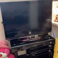 تلویزیون و میز تلویزیون