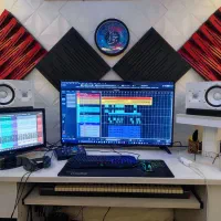 اسپیکر مانیتورینگ HS7i تمیز