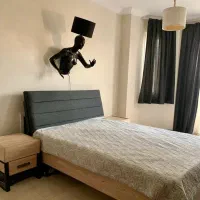 تختخواب دو نفره آپادانا،میز آرایش، دو عدد پاتختی|تخت و سرویس خواب|کرج, عظیمیه|دیوار