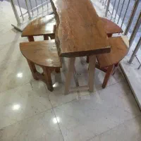 ۲ عدد میز و ۴تا سه پایه یکجا بفروش می رسد.