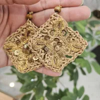 گوشواره جواهردوزی با بیس رافیا