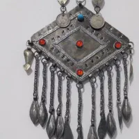 گردن آویز ورشو قاجاری|کلکسیون اشیاء عتیقه|بجستان, |دیوار