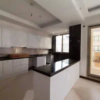۱۳۰متر_ ۳ خواب _ کلیدنخورده_ دارای مشاعات
